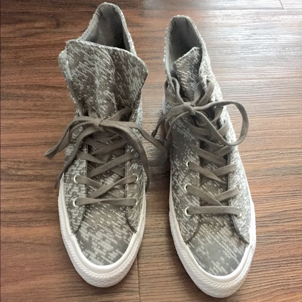 NEW CONVERSE Gray High Top Textured Sneakers Shoes 7 Womens - Picture 5 of 7